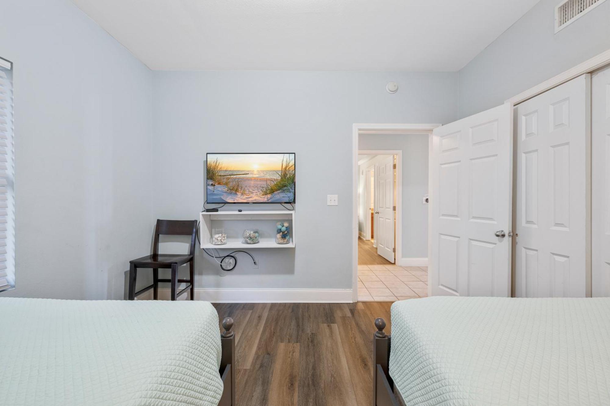 Floor 3bd Bunks Condo! Family Resort! 5 Pools! Free Chair Service! *