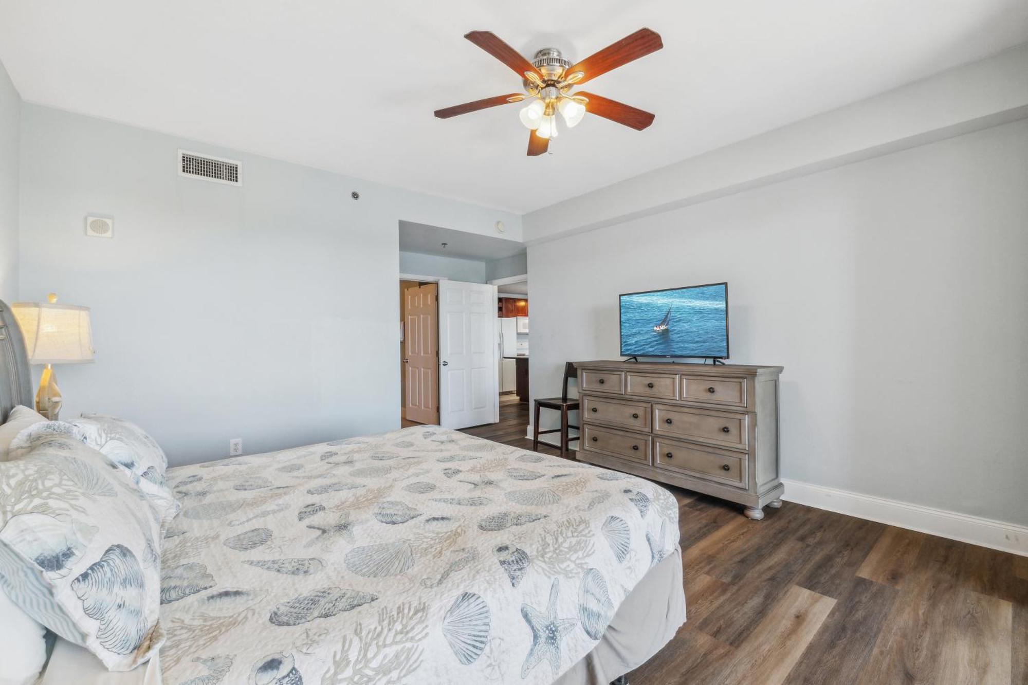 Floor 3bd Bunks Condo! Family Resort! 5 Pools! Free Chair Service! * Panama City Beach
